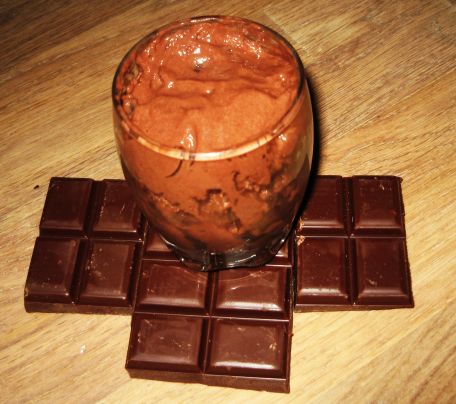 RECIPE MAIN IMAGE Mousse au chocolat